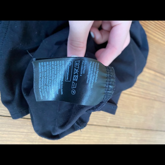 Crop top! - Picture 3 of 3